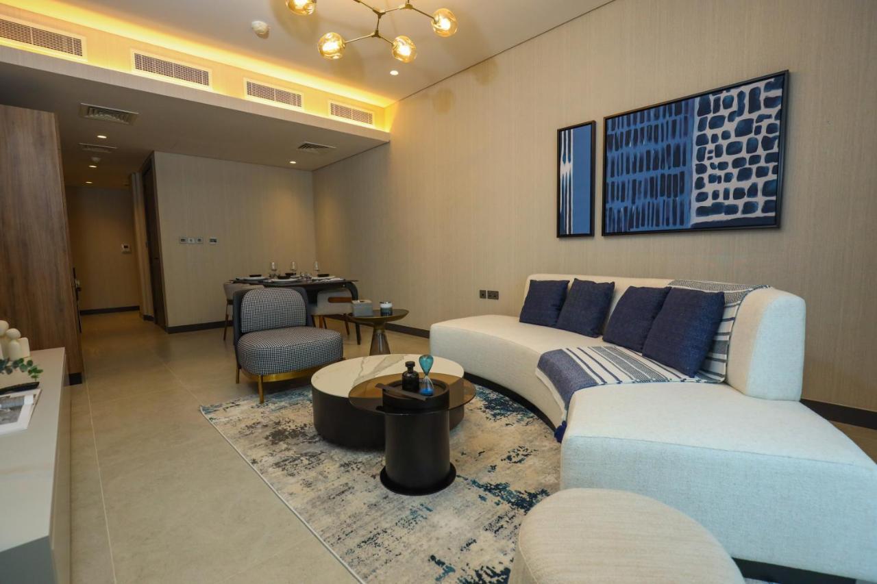 Charthouse Bahrain Hotel Al-Manamah Bagian luar foto A living room in a 2-bedroom apartment