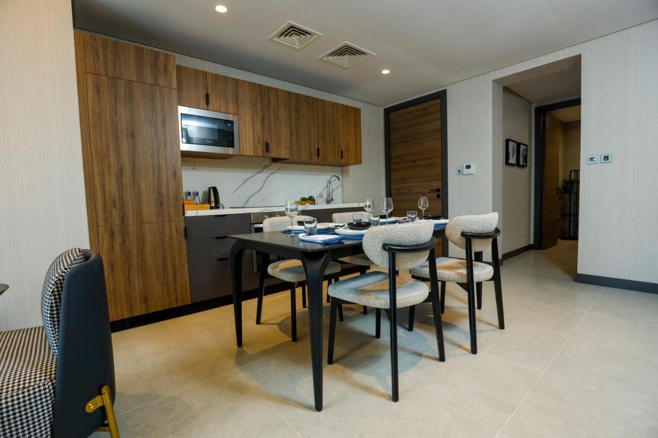 Charthouse Bahrain Hotel Al-Manamah Bagian luar foto A kitchen in a serviced apartment