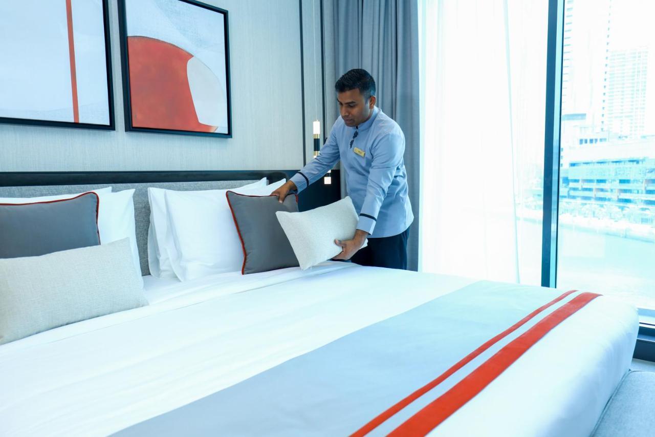 Charthouse Bahrain Hotel Al-Manamah Bagian luar foto A hotel housekeeper making a bed