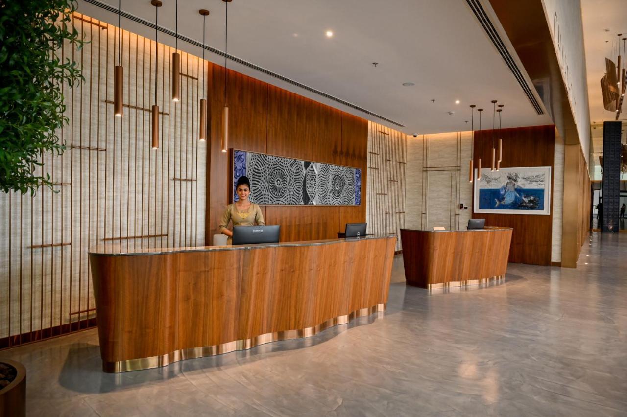 Charthouse Bahrain Hotel Al-Manamah Bagian luar foto The lobby of the hotel