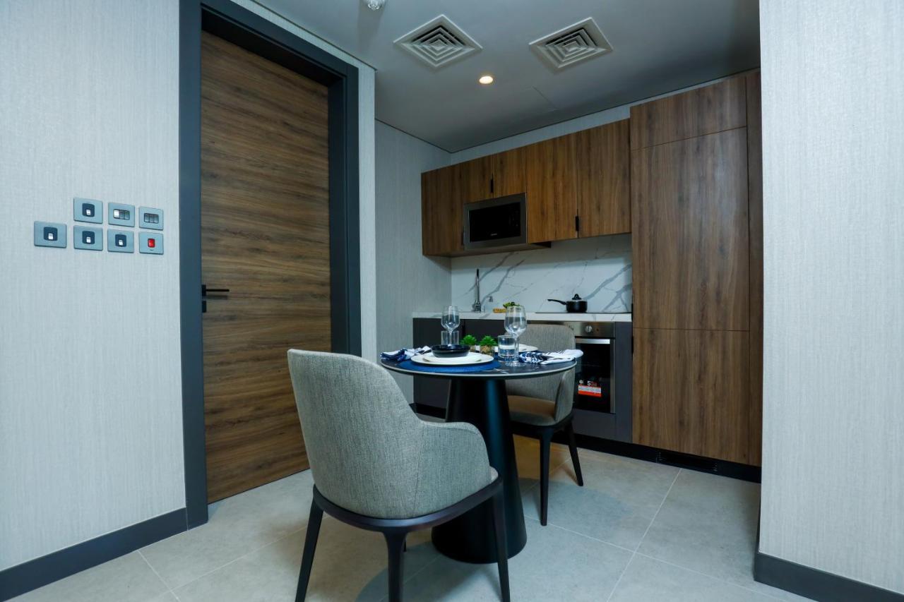 Charthouse Bahrain Hotel Al-Manamah Bagian luar foto Kitchenette