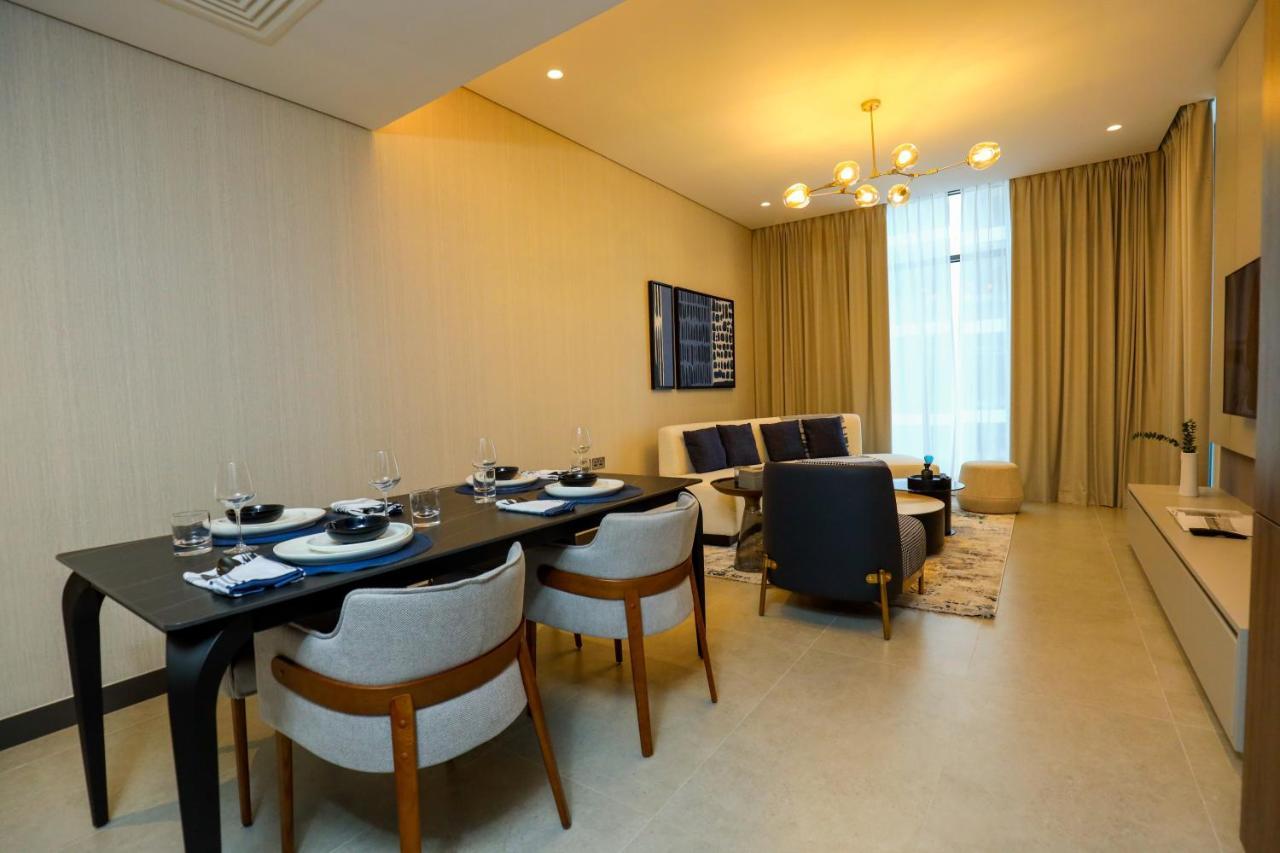 Charthouse Bahrain Hotel Al-Manamah Bagian luar foto A living room in a typical apartment