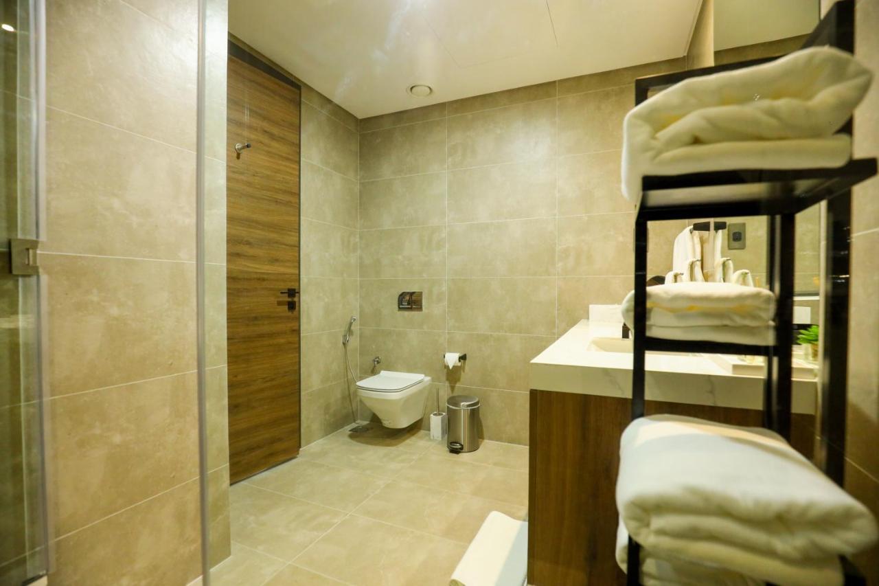 Charthouse Bahrain Hotel Al-Manamah Bagian luar foto Bathroom
