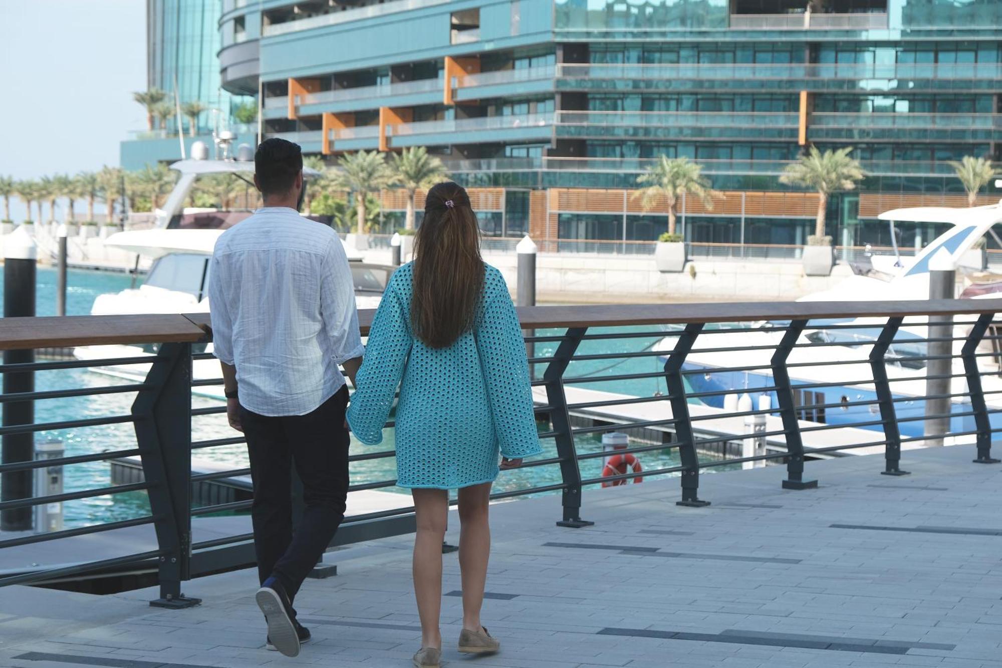 Charthouse Bahrain Hotel Al-Manamah Bagian luar foto A couple walking in Dubai Marina