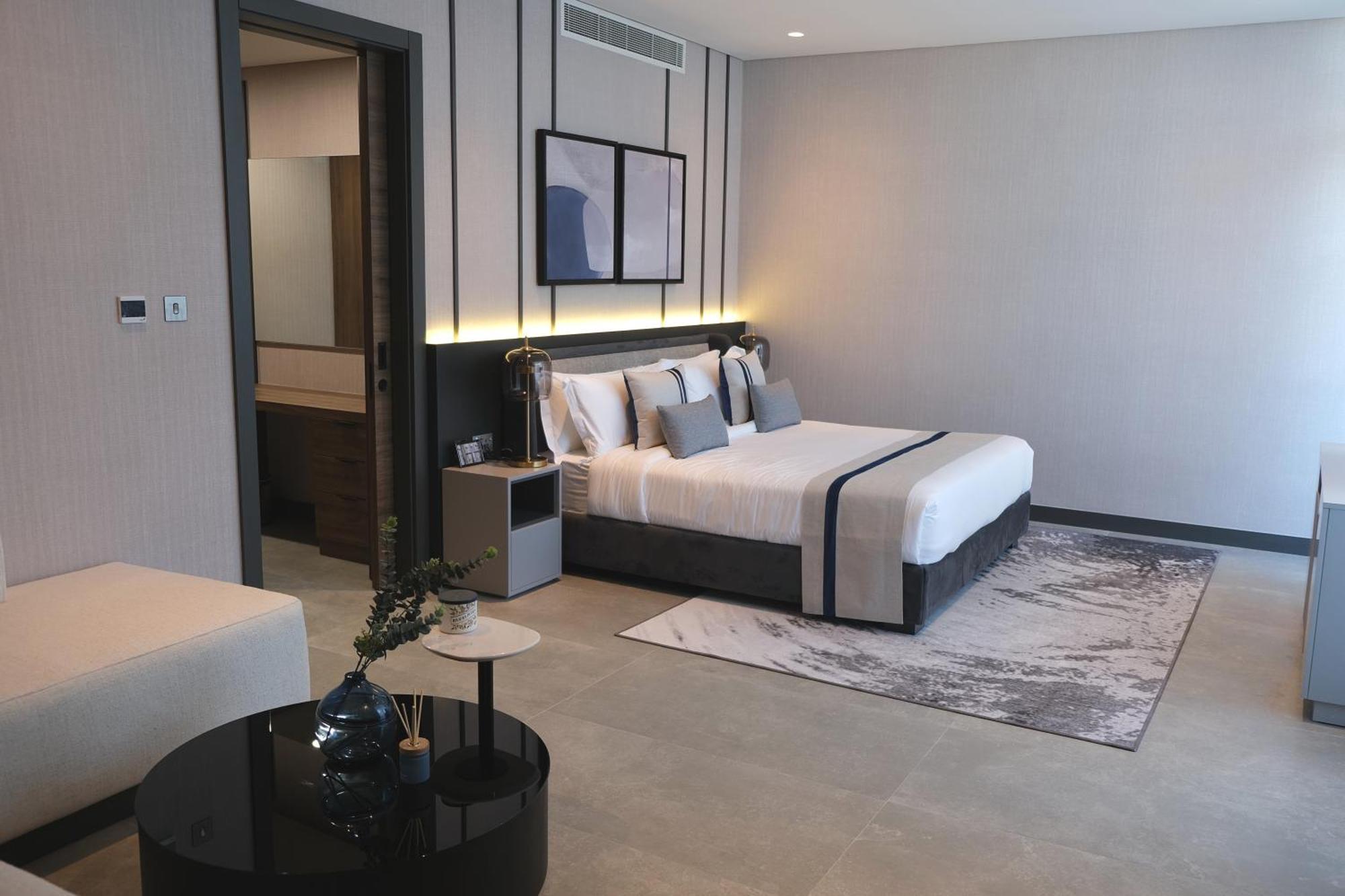 Charthouse Bahrain Hotel Al-Manamah Bagian luar foto A bedroom at the hotel