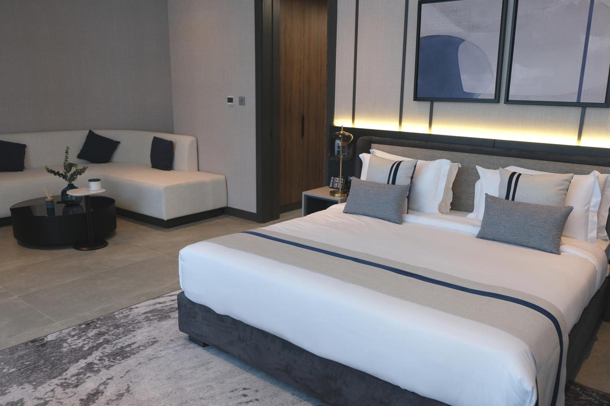 Charthouse Bahrain Hotel Al-Manamah Bagian luar foto Deluxe room