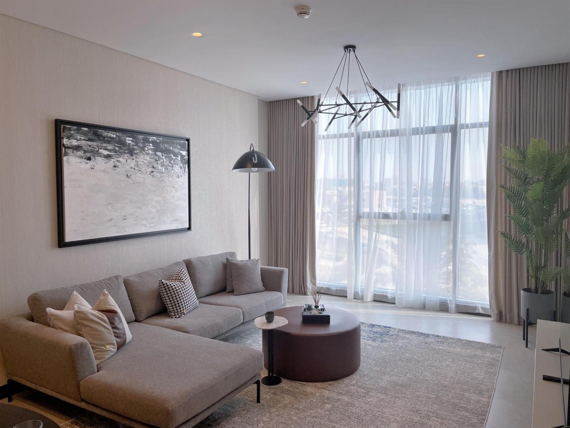 Charthouse Bahrain Hotel Al-Manamah Bagian luar foto A living room in a typical apartment