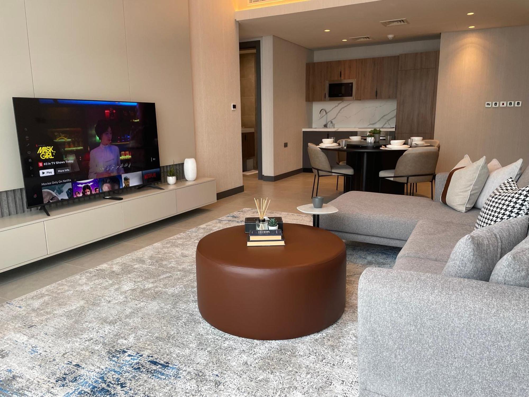Charthouse Bahrain Hotel Al-Manamah Bagian luar foto A living room in a typical apartment