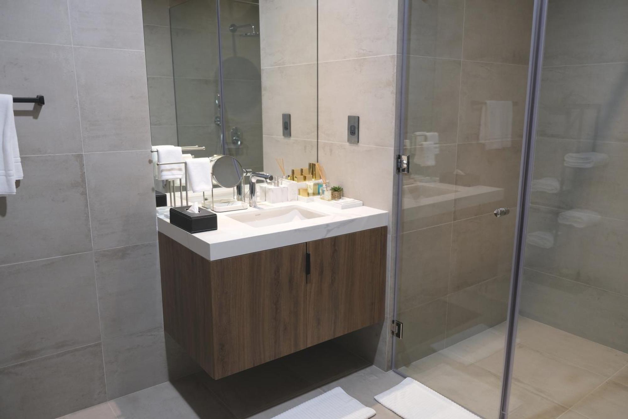 Charthouse Bahrain Hotel Al-Manamah Bagian luar foto Bathroom