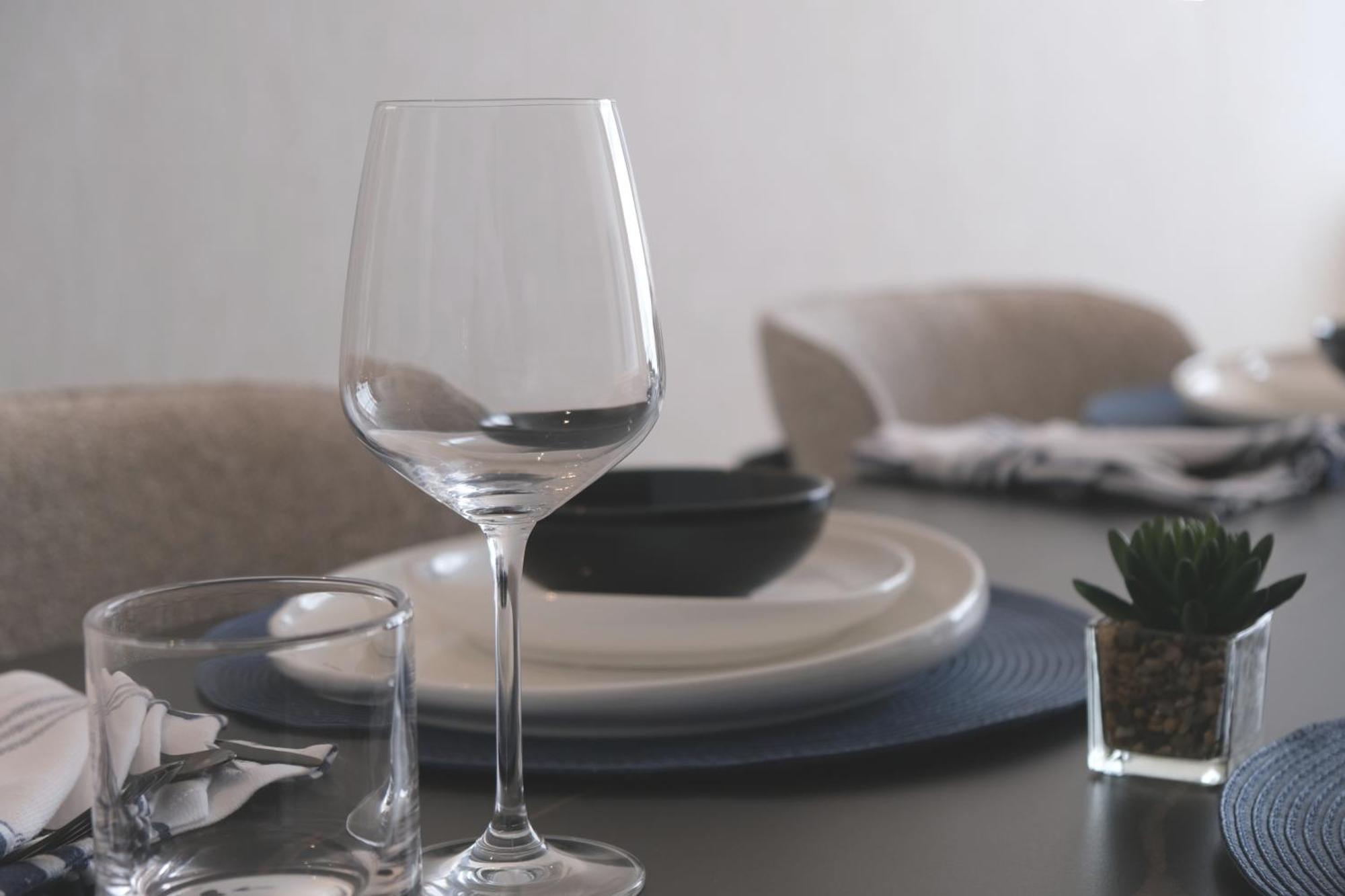 Charthouse Bahrain Hotel Al-Manamah Bagian luar foto A wine glass